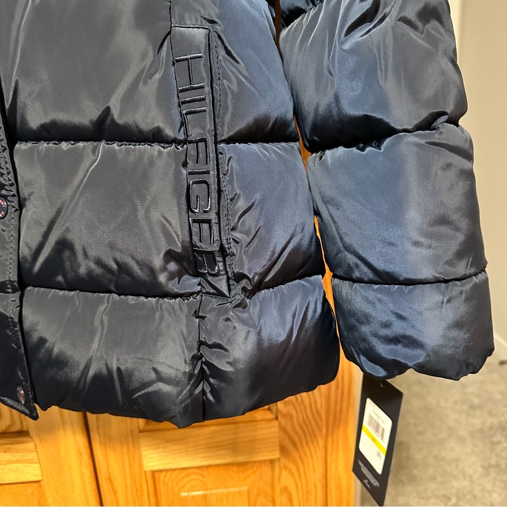 NWT Tommy Hilfiger puffer winter coat jacket size M with hood - Picture 3 of 10